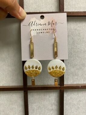 Mother Pearl Shell, Gold Glitter Sunflower Drop Earrings - White & Gold